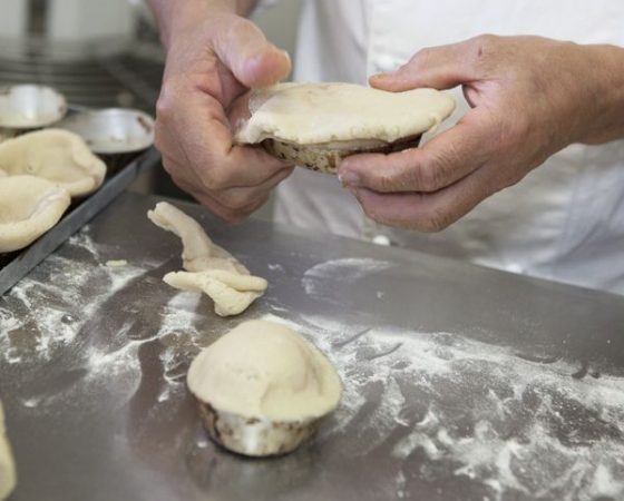 preparazione del pasticciotto
